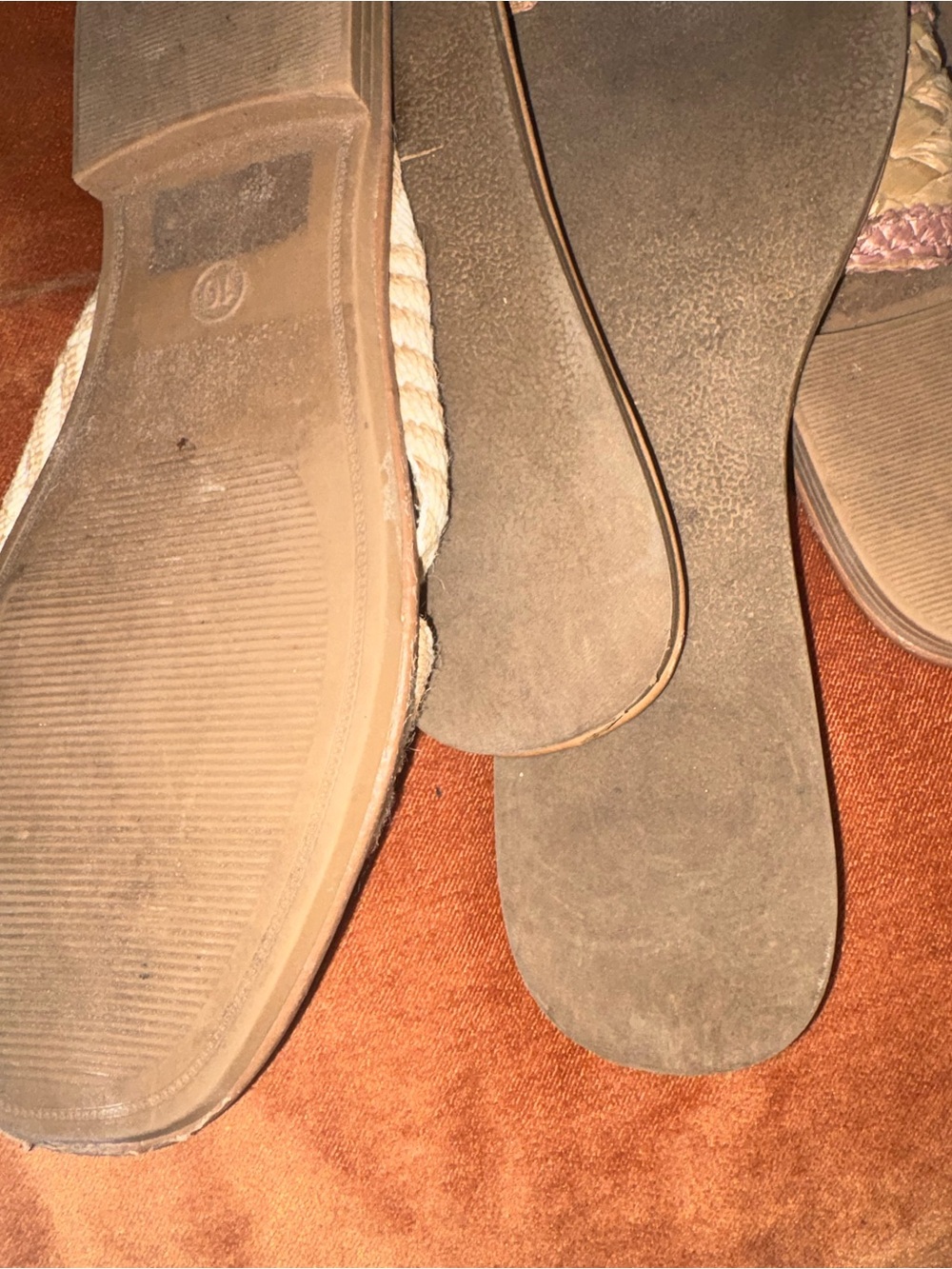 Lot of 2 universal Thread Slide Sandals - Picture 7 of 7